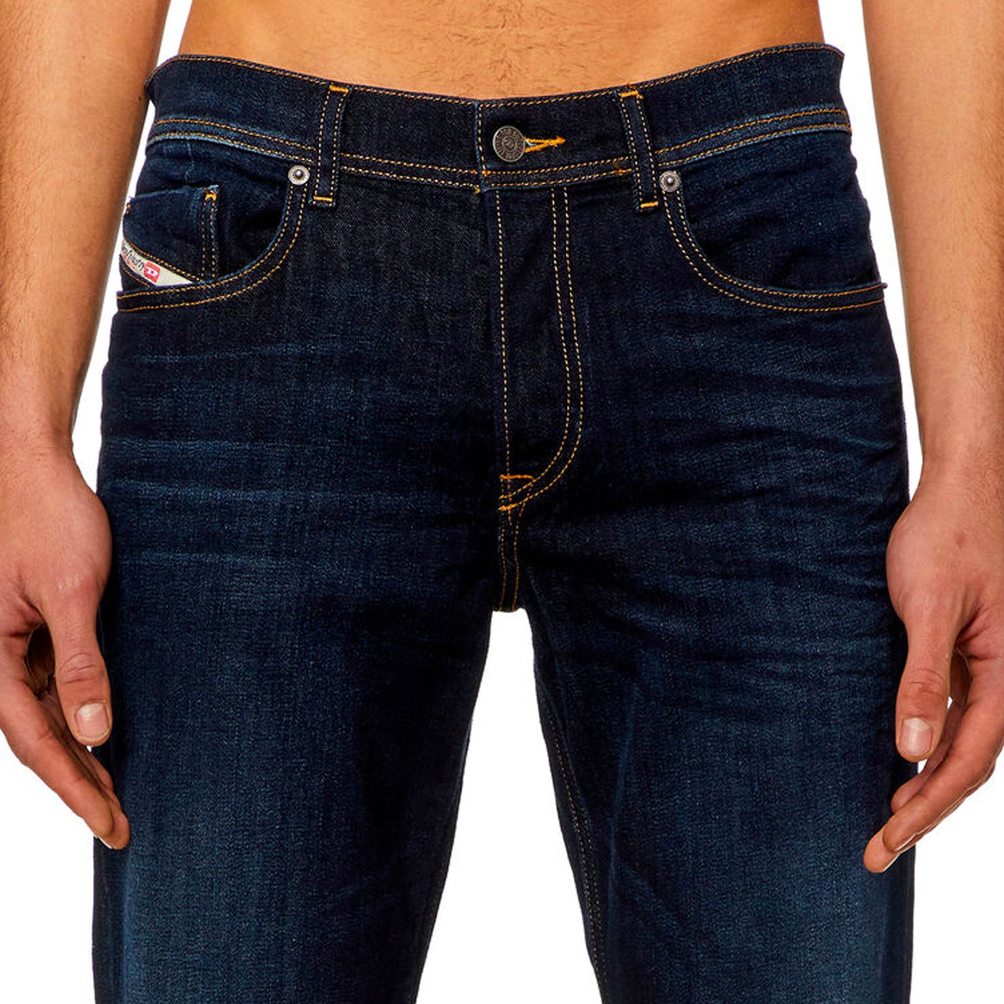 Close-up of waist on Diesel D-Finitive 009ZS Tapered Fit Jean in Dark Blue